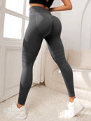 calça esportiva com linhas de alto relevo