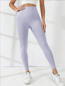 calça esportiva com linhas de alto relevo